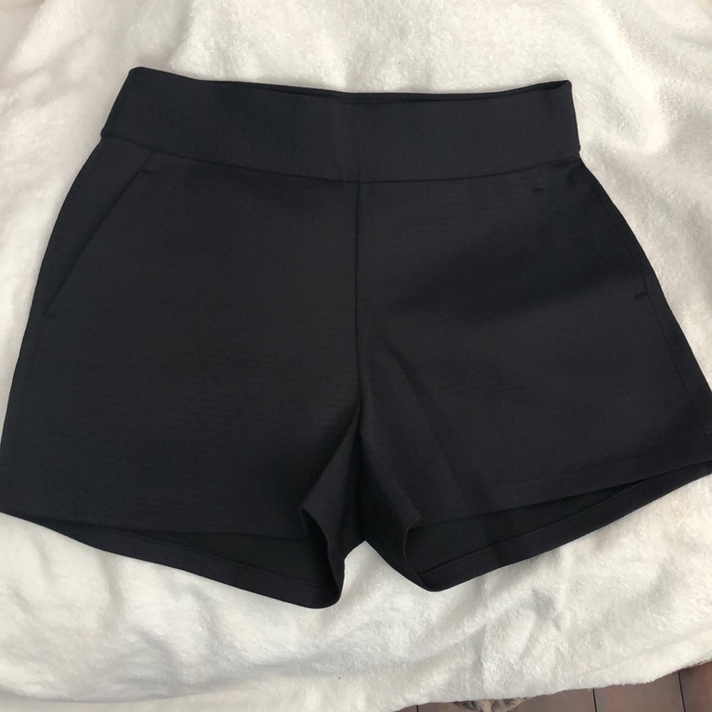 Lululemon shaped short